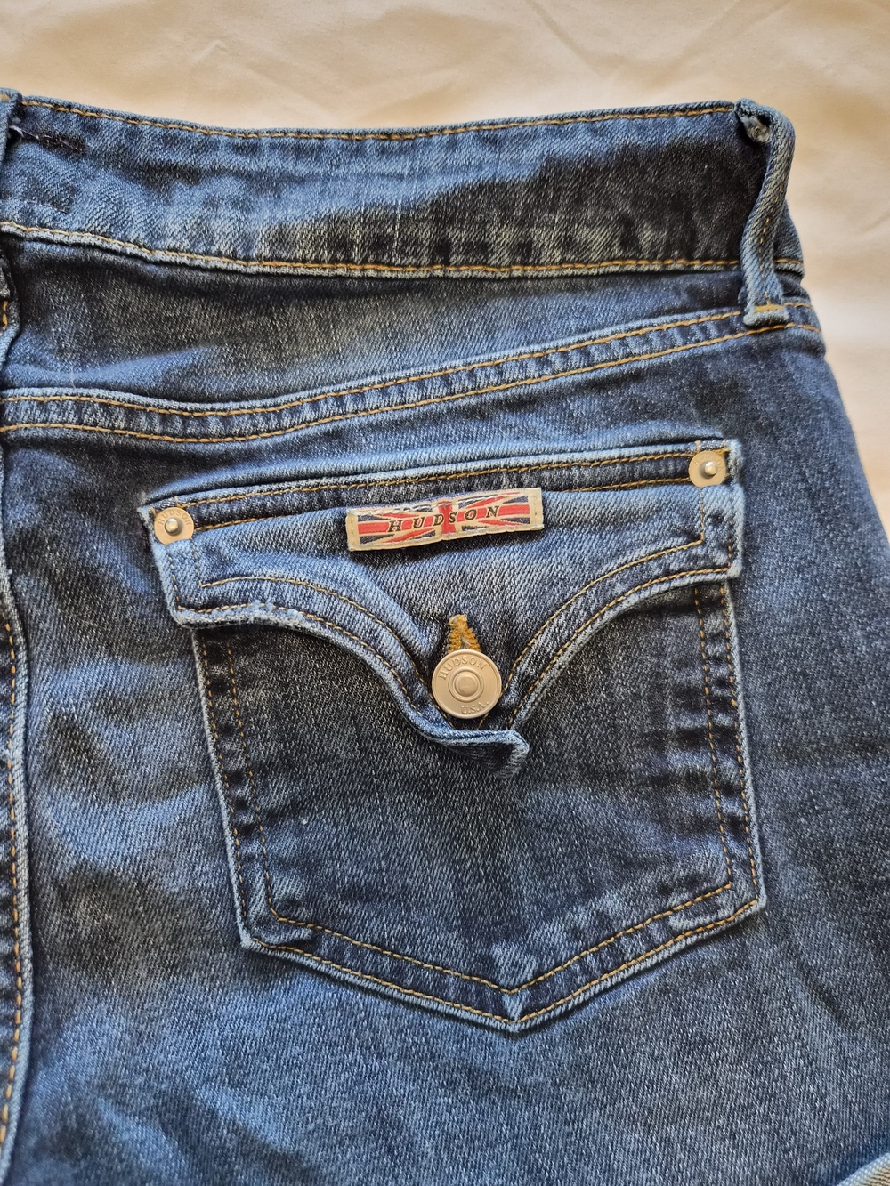 Hudson Jeans Dark Wash Low Rise Hampton Cuffed Shorts Size 27 - Picture 8 of 8